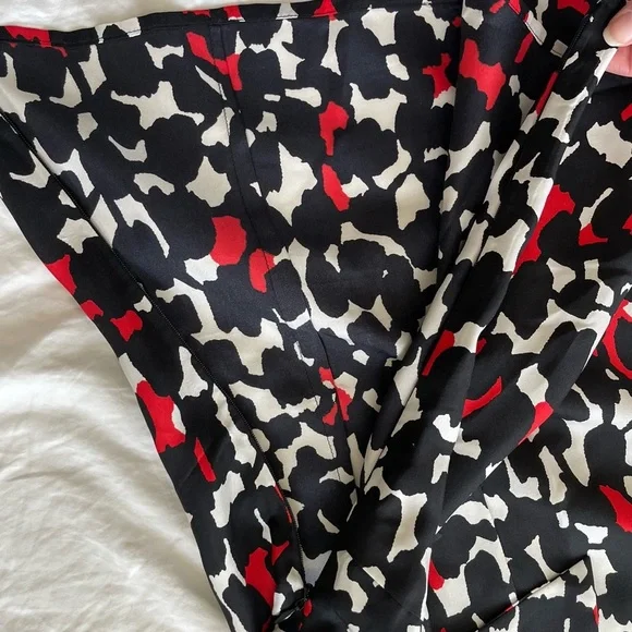 Per se black red and white patterned cinched tie neckline silk blouse | 16 - Picture 13 of 13